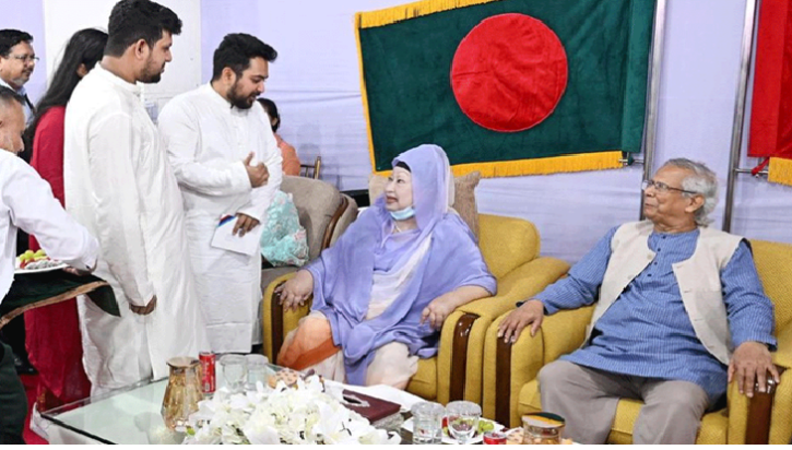 খালেদা জিয়া ও নাহিদ ইসলামের সৌজন্য সাক্ষাৎ