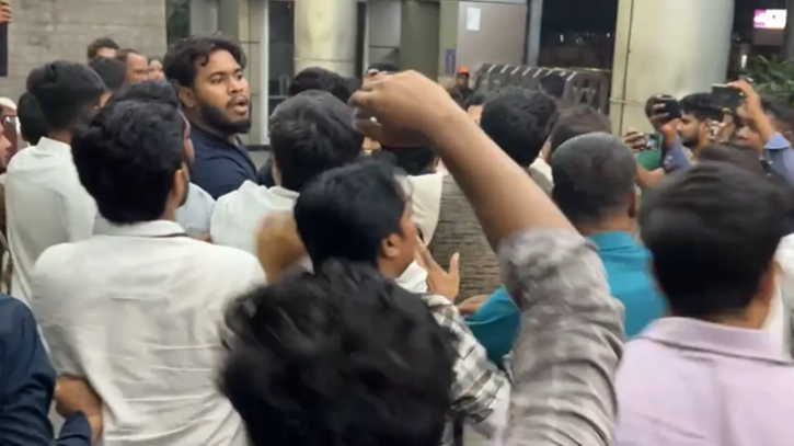 এনসিপি কার্যালয়ের সামনে ককটেল নিক্ষেপ