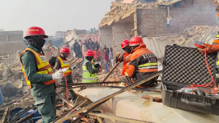 পাকিস্তানে কারখানায় ভয়াবহ গ্যাস বিস্ফোরণে নিহত ১৭