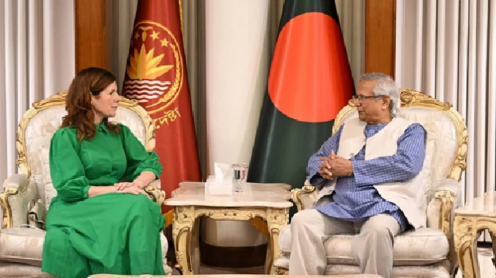 আ.লীগকে নির্বাচনে অযোগ্য ঘোষণা করলেন প্রধান উপদেষ্টা