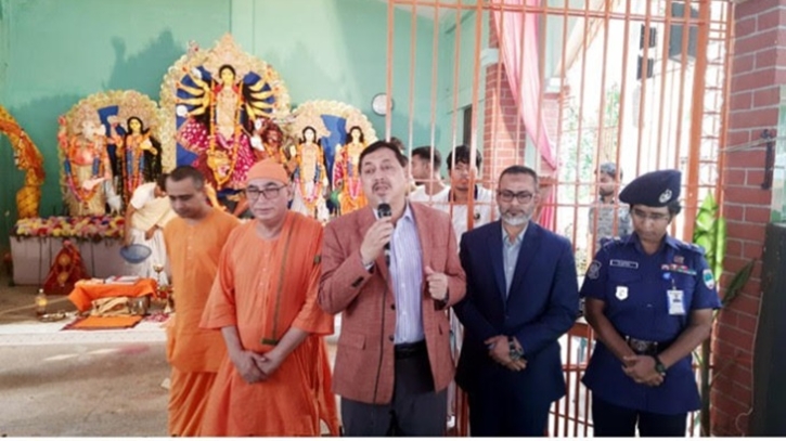 যশোর দুর্গামন্দির পরিদর্শন করলেন স্বরাষ্ট্র সচিব