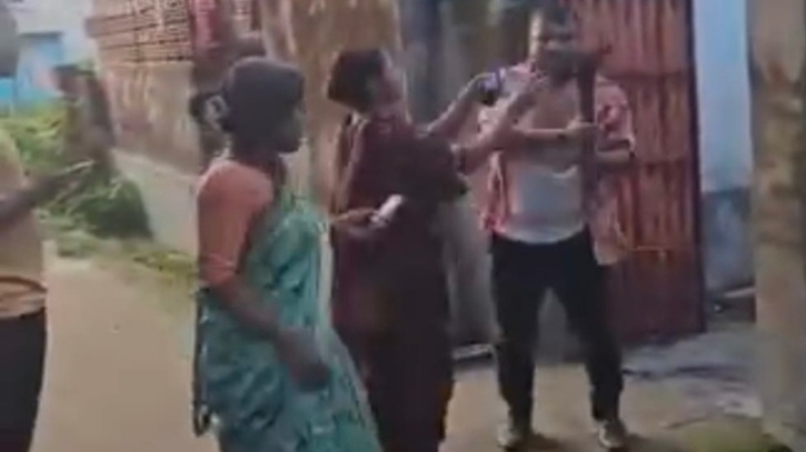 চাকরির প্রলোভনে টাকা নারীর আত্মসাত ও হামলার অভিযোগ