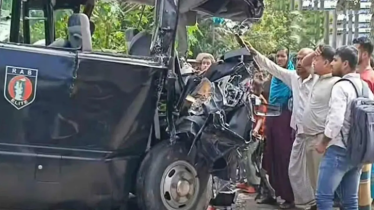 র‍্যাবের গাড়ি-বাস সংঘর্ষে শিশুসহ নিহত ৩, আহত ২৭