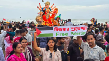 প্রতিমা বিসর্জনে ফিলিস্তিনের মুক্তির প্রার্থনা