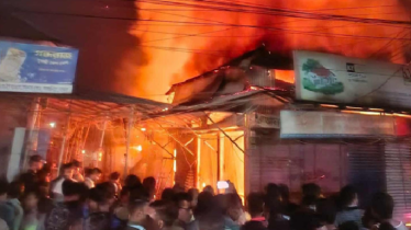 আশুলিয়ায় ভয়াবহ অগ্নিকাণ্ড, পুড়ে ছাই ১৭ দোকান