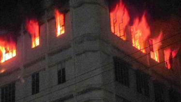 মিরপুরে কমিউনিটি সেন্টারে ভয়াবহ আগুন