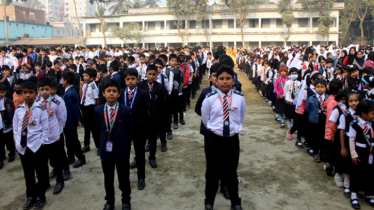 দীর্ঘ ১২ দিনের ছুটি শেষে শ্রেণিকক্ষে ফিরলো শিক্ষার্থীরা