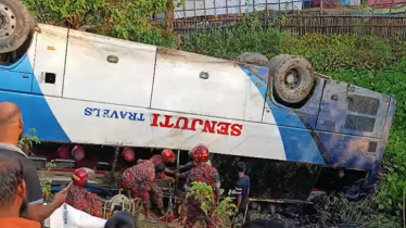 সুনামগঞ্জের বাস উল্টে খাদে পড়ে মা-মেয়ে নিহত, আহত ১০