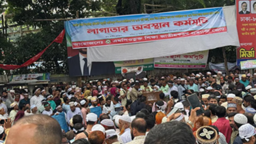 শিক্ষকদের লাগাতার অবরোধ, যান চলাচল বন্ধ