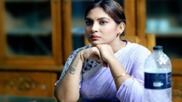 ‘আমার দুই মেয়েকে আটকে রেখে বিপজ্জনক ড্রাগস খাওয়াচ্ছে’ 