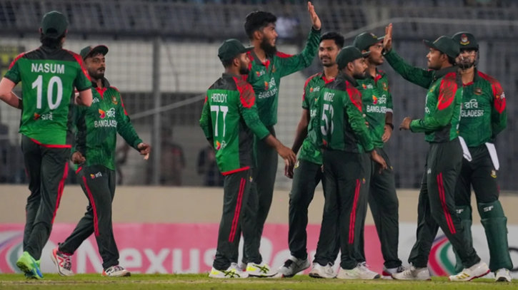 রেকর্ড ভাঙা জয়ে সিরিজ বাংলাদেশের