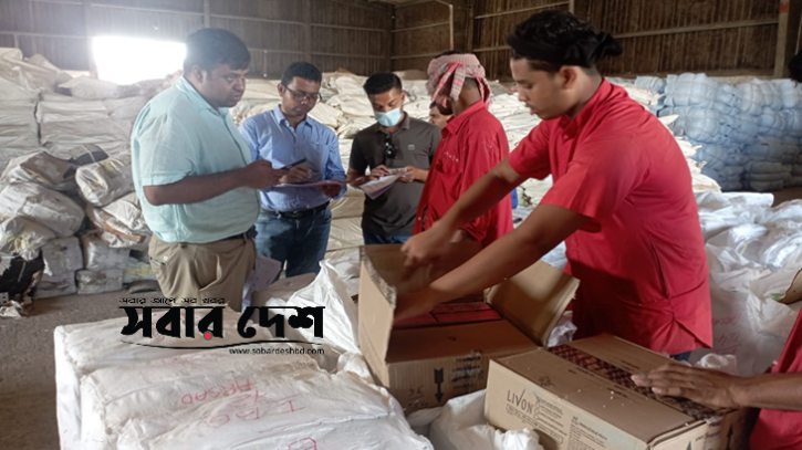 বেনাপোলে ধরা পড়লো মিথ্যা ঘোষণায় কোটি টাকার ব্লেড কারসাজি