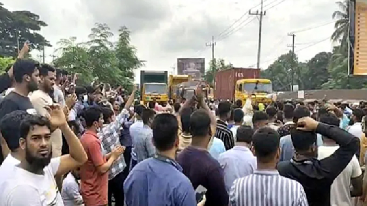 ঢাকা-চট্টগ্রাম মহাসড়ক অবরুদ্ধ