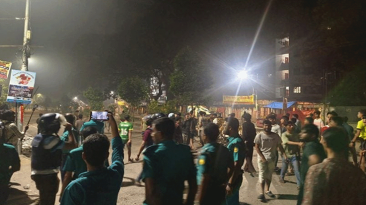 মধ্যরাতে ঢাবি-ঢাকা কলেজ শিক্ষার্থীদের সংঘর্ষ