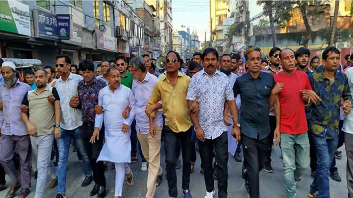 ‘এ কে আজাদকে গ্রেফতার করো’— ফরিদপুরে বিক্ষোভ মিছিলে দাবি