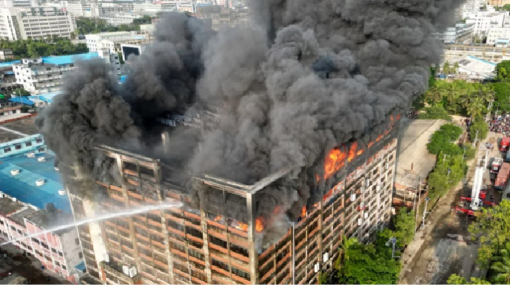 চট্টগ্রাম ইপিজেডে ভয়াবহ আগান, নিয়ন্ত্রণে ফায়ার সার্ভিসের ১৭ ইউনিট