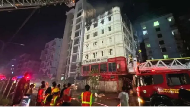 মিরপুরে বহুতল ভবনের আগুন দুই ঘণ্টায় নিয়ন্ত্রণে