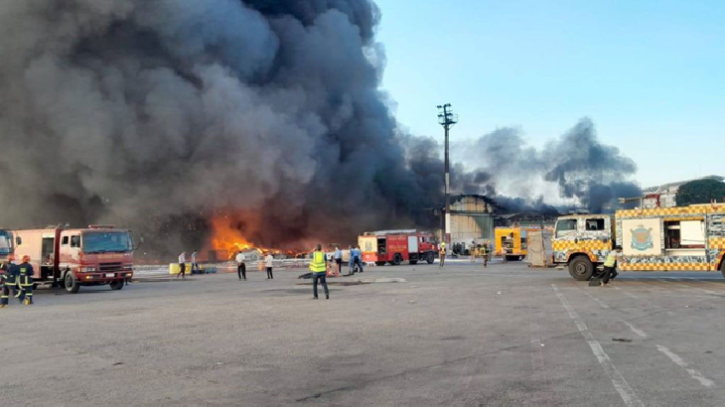 বিমানবন্দরের অগ্নিকাণ্ডে বিলিয়ন ডলারের ক্ষতির আশঙ্কা