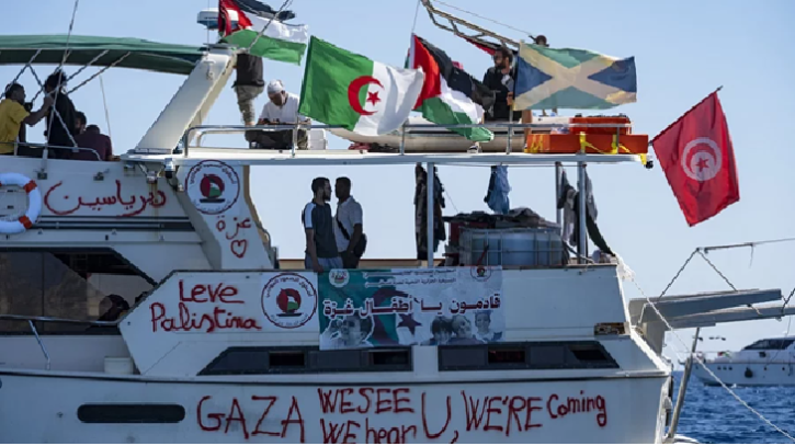 ফ্লোটিলা থেকে ২০ জনের বেশি সাংবাদিক আটক