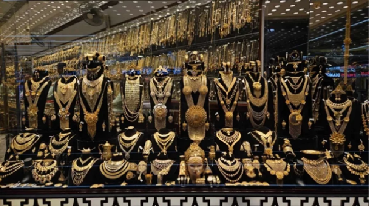 রেকর্ডের পর ধস: একদিনেই সোনার দামে ৫ শতাংশ পতন