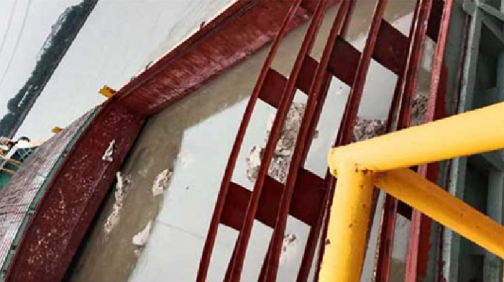 ১২০০ টন কাঁচামাল নিয়ে চট্টগ্রাম বন্দরে জাহাজ ডুবি