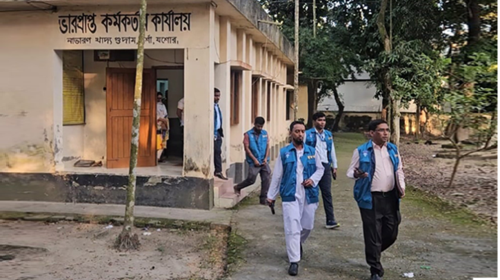 শার্শার নাভারন সরকারি খাদ্য গুদামে দুদকের অভিযান