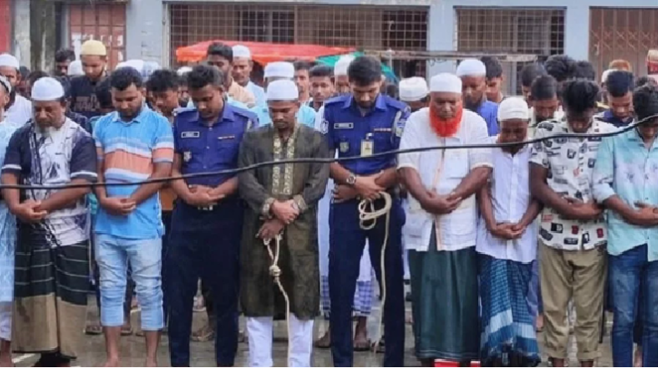 হাতকড়া পরেই বাবার জানাজায় যুবলীগ নেতা