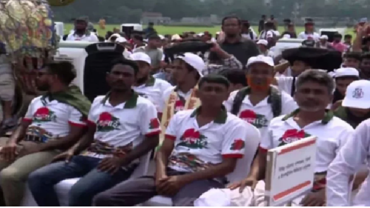 সংসদের দেয়াল টপকে জুলাই সনদ স্বাক্ষরস্থলে প্রবেশ ‘জুলাই যোদ্ধাদের