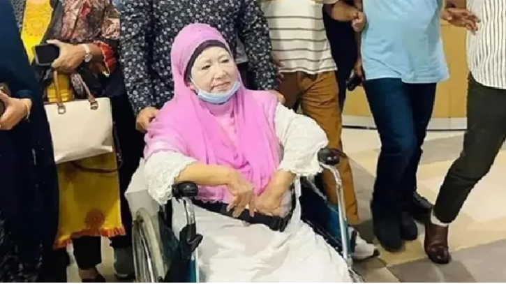 খালেদা জিয়া এভারকেয়ার হাসপাতালে ভর্তি