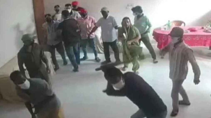 পুলিশ পরিচয়ে ঢুকে হামলা ও লুটপাট, ভিডিও ভাইরাল