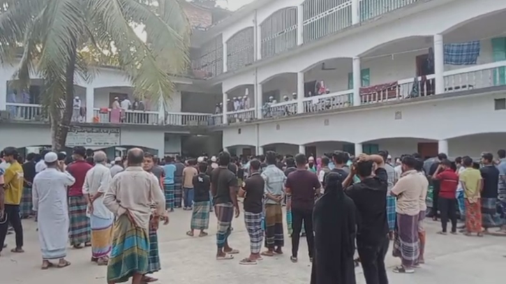 নোয়াখালীতে মাদরাসায় ঘুমের মধ্যে ছাত্রকে জবাই করে হত্যা  