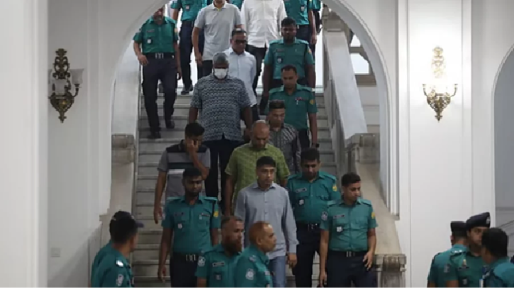 ‘আত্মসমর্পণকারী সেনা কর্মকর্তারা নির্দোষ, অপরাধীরা ভারতে’