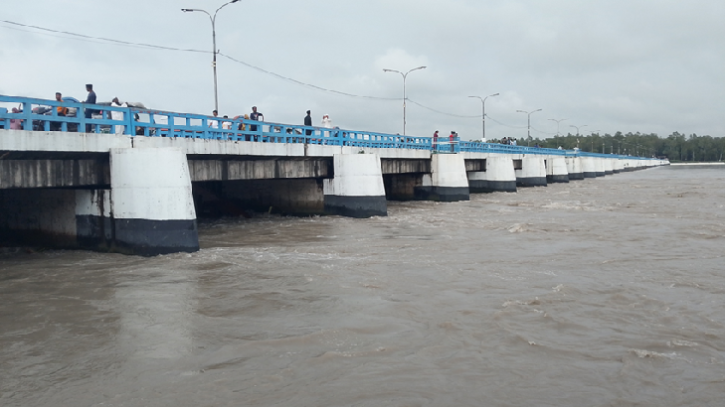 আতঙ্কে তিস্তাপারের মানুষ, হু হু করে বাড়ছে পানি