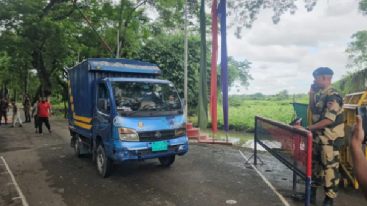 দুর্গাপূজায় ভারতে ৫০০ কেজি চিনিগুঁড়া চাল উপহার