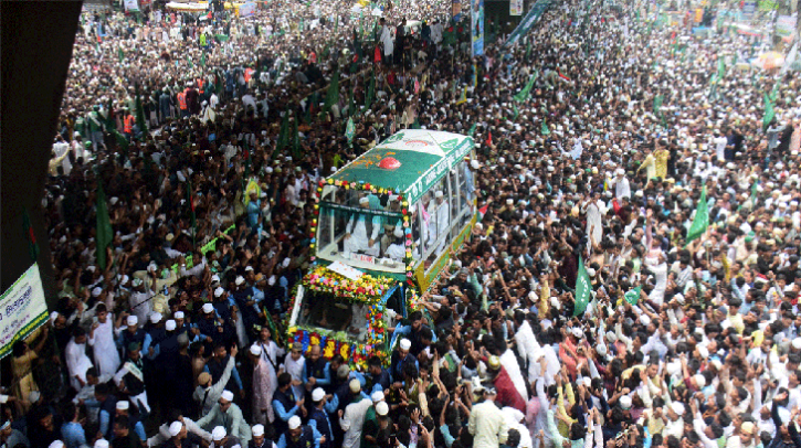 সারা দেশে ধর্মীয় ভাবগাম্ভীর্যে পালিত পবিত্র ঈদে মিলাদুন্নবী