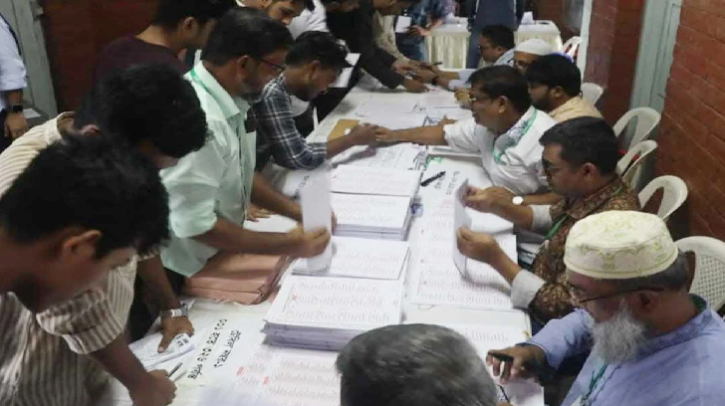 ডাকসু নির্বাচন: ভোটগ্রহণ শেষে চলছে গণনা, রাতেই ফলাফল