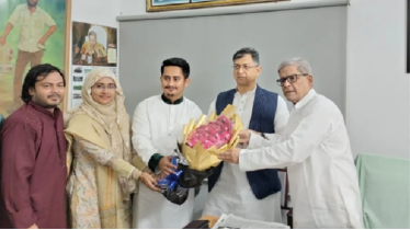 বিএনপির প্রতিষ্ঠাবার্ষিকীতে এনসিপির ফুলেল শুভেচ্ছা