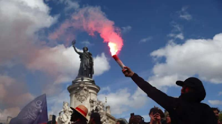 সরকারবিরোধী বিক্ষোভে ফ্রান্সে, পুলিশের সঙ্গে রণক্ষেত্র