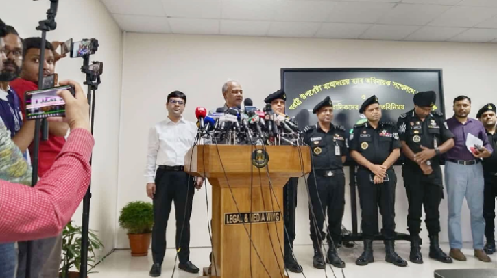 দুর্গাপূজা ঘিরে অপপ্রচার করছে প্রতিবেশী দেশ: স্বরাষ্ট্র উপদেষ্টা