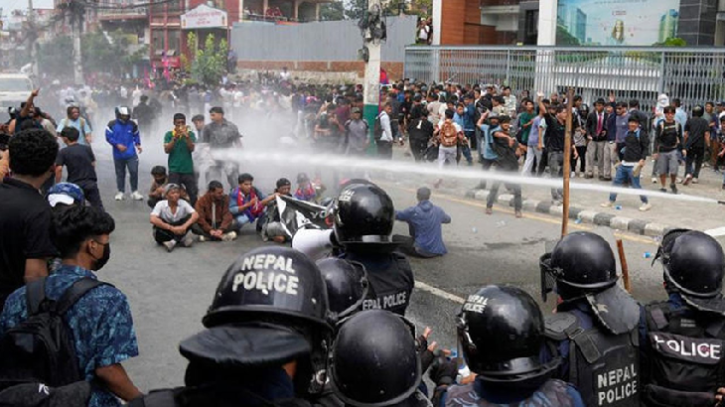 দক্ষিণ এশিয়ায় ভারতের মাথাব্যথা আরও বাড়ালো নেপাল