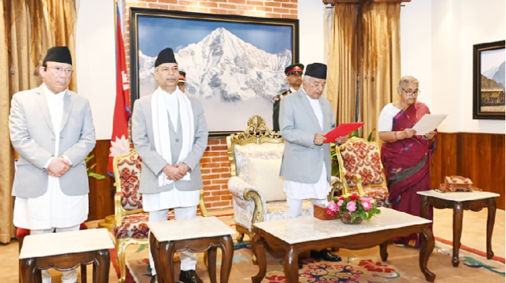 শপথ নিলেন নেপালের নতুন অন্তর্বর্তী প্রধানমন্ত্রী সুশীলা কার্কি