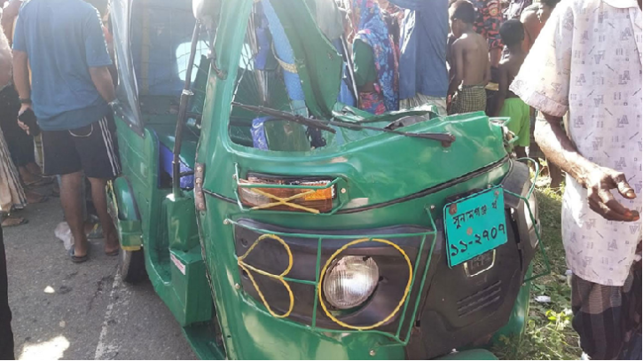 সুনামগঞ্জে ট্রাক-অটোরিকশার সংঘর্ষে মা-মেয়েসহ নিহত ৩