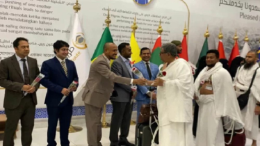 হজের প্রথম ফ্লাইট জেদ্দায় অবতরণ