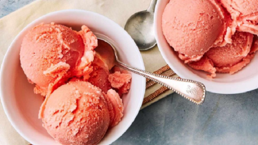 গরমে স্বস্তি দেবে ঠান্ডা ঠান্ডা তরমুজের আইসক্রিম গরমে স্বস্তি দেবে ঠান্ডা ঠান্ডা তরমুজের আইসক্রিম