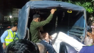 কুড়িগ্রামে ট্রাক-মাইক্রোবাস সংঘর্ষ: চাচা-ভাতিজিসহ নিহত ৩