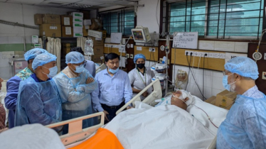 আহত কলাপাড়ার স্বাস্থ্য কর্মকর্তার চিকিৎসার দায়িত্ব নিলো সরকার