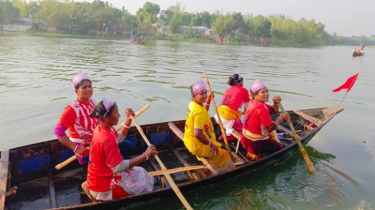 ঢেপা নদীতে উৎসবের ঢেউ, বীরগঞ্জে জমজমাট নৌকা বাইচ