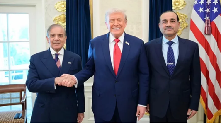 পাকিস্তানকে সামনে রেখে নিজের মান বাঁচালেন ট্রাম্প