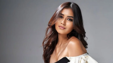 টাকা ধার চাইতেই অভিনেত্রীকে যৌন সম্পর্কের প্রস্তাব 