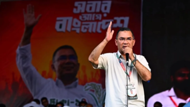 পেছনে বসে ফ্যানের বাতাস খাচ্ছে, সামনে বলছে ‘বিদ্যুৎ চাই’: প্রধানমন্ত্রী পেছনে বসে ফ্যানের বাতাস খাচ্ছে, সামনে বলছে ‘বিদ্যুৎ চাই’: প্রধানমন্ত্রী